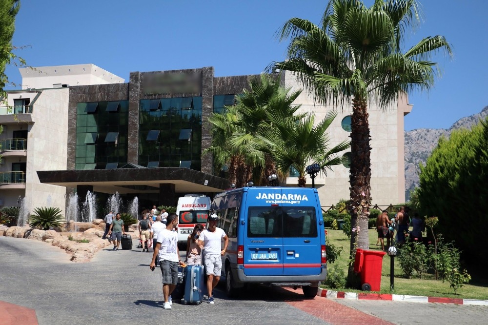 Antalya’da lüks otelde yangın
