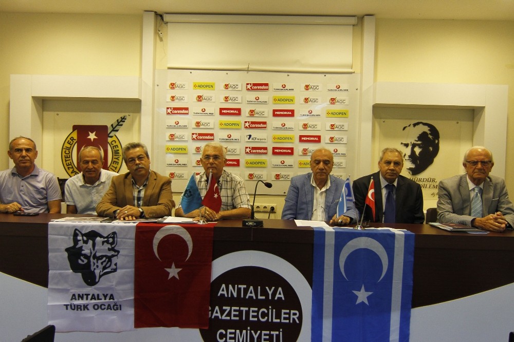 Antalya’da Türkmenlerden referandum tepkisi