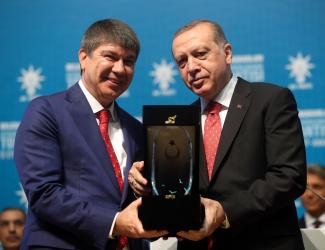 Cumhurbaşkanı Erdoğan’dan Türel’e ödül