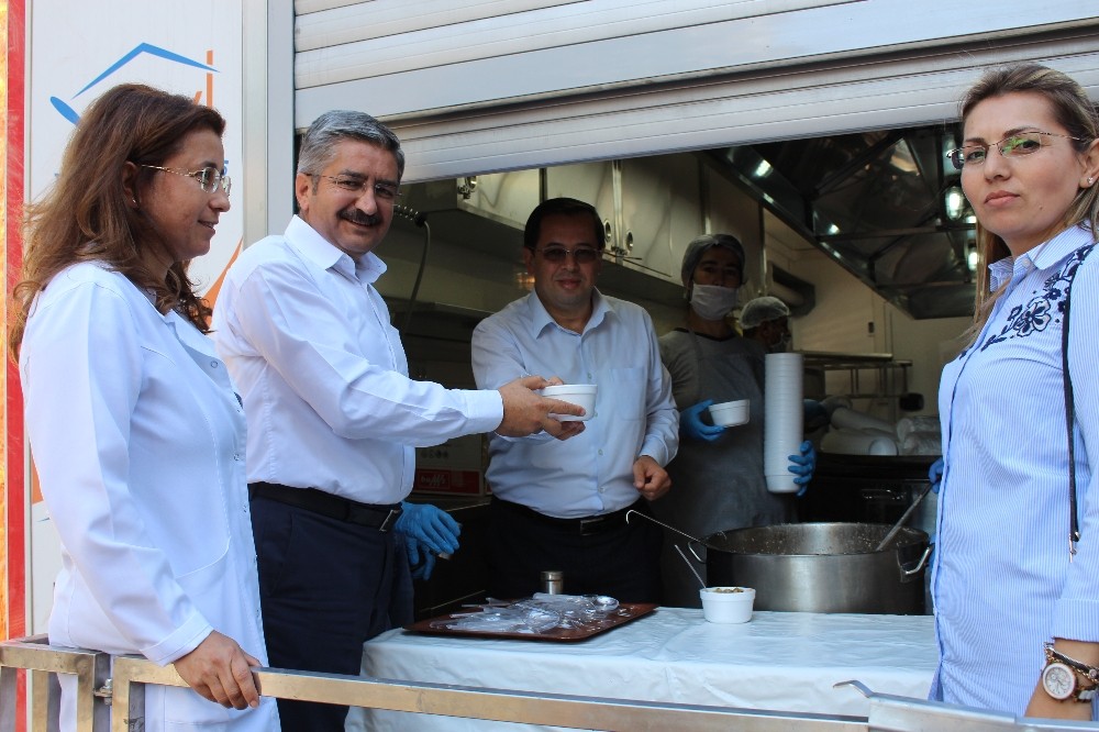 Büyükşehir Kumluca’da aşure dağıttı Antalya Haber