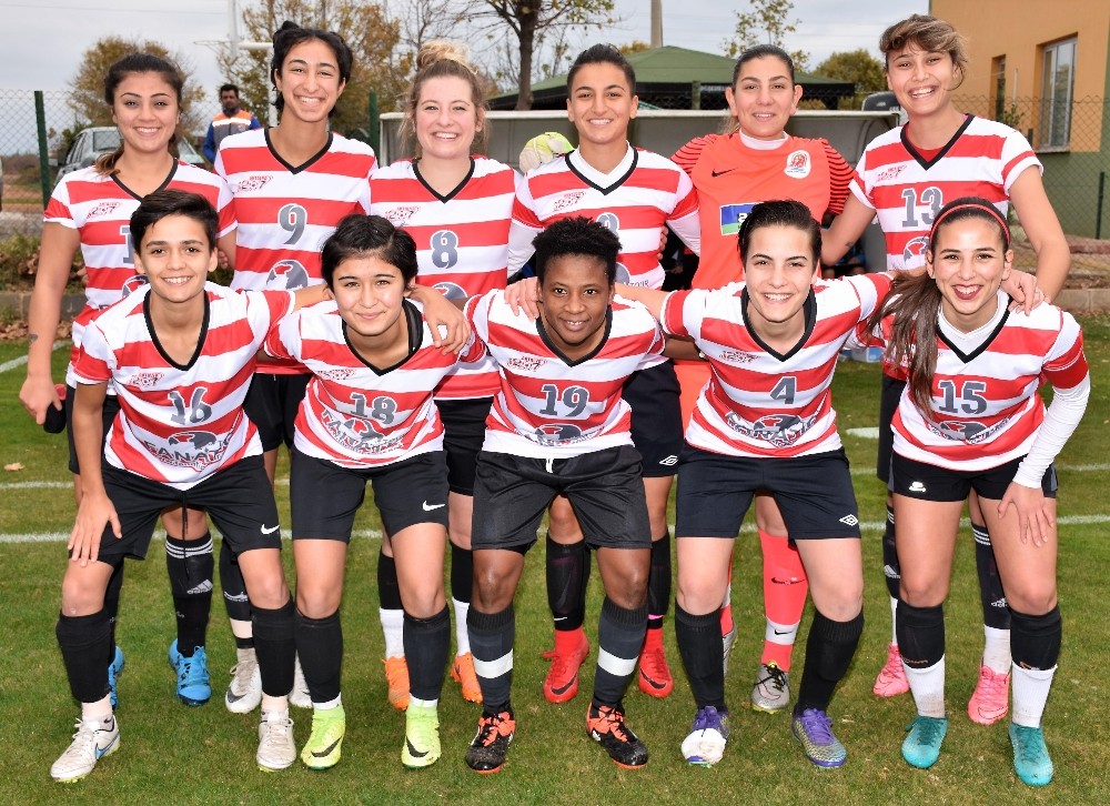 Döşemealtı Kadın futbol takımı, 3 puanı 3 golle aldı