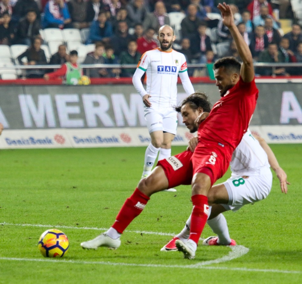 Süper Lig: Antalyaspor: 1 – Aytemiz Alanyaspor: 1 (İlk yarı)