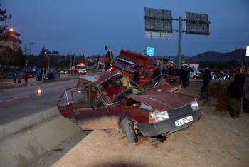 Antalya’da kontrolsüz kavşakta kaza: 1 ölü, 2 yaralı