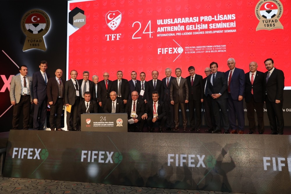 Büyükşehir’e Yılın Futbol Kulübüne Destek ödülü