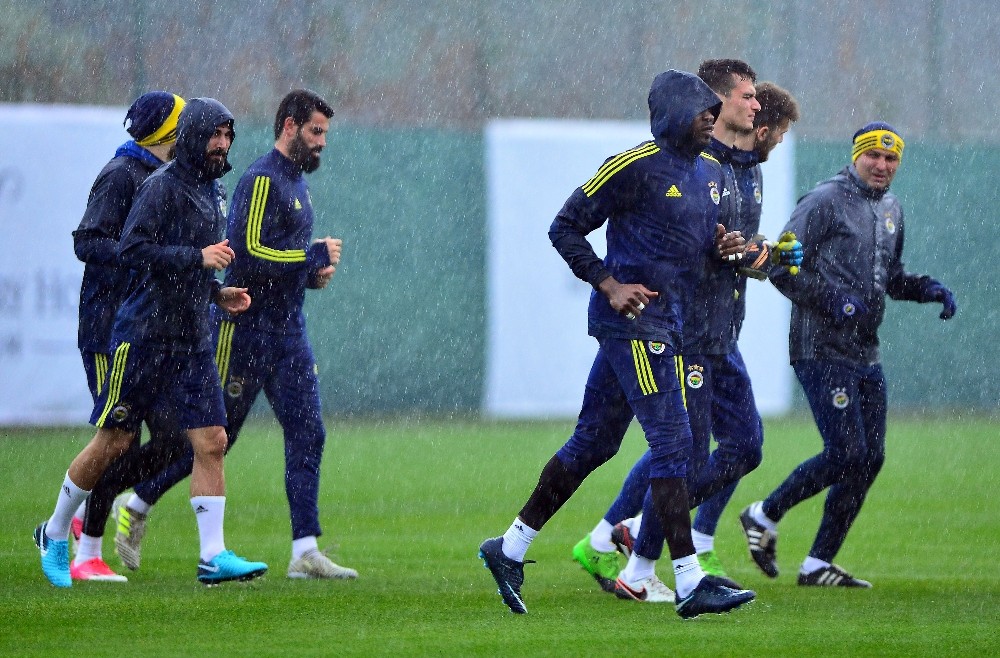 Fenerbahçe, yağmur çamur dinlemedi