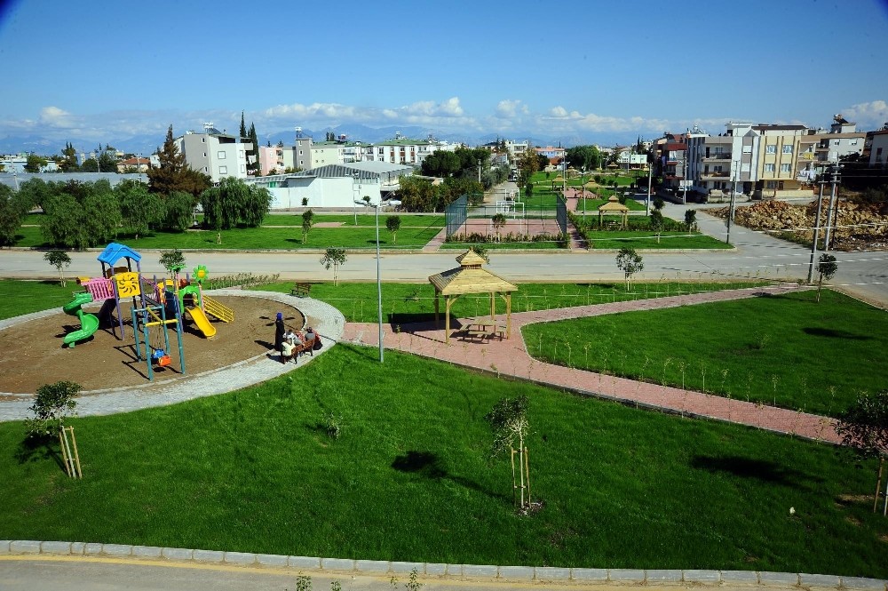 Kepez’den Altınova Orta Mahalleye semt parkı
