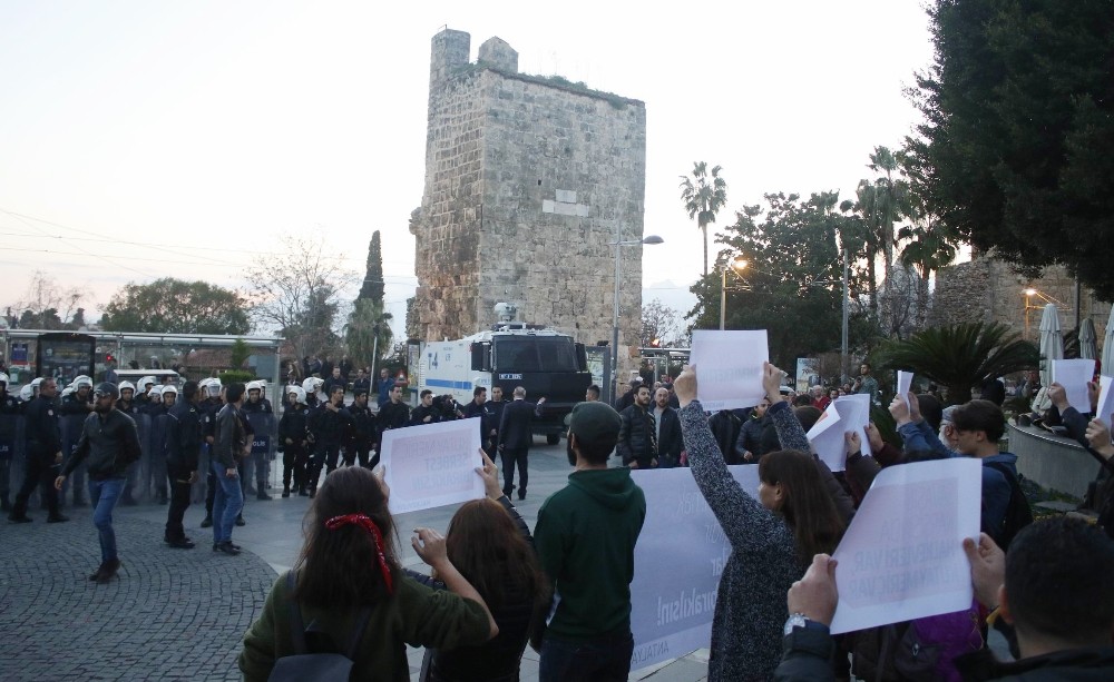 Antalya’da izinsiz gösteriye polis müdahalesi