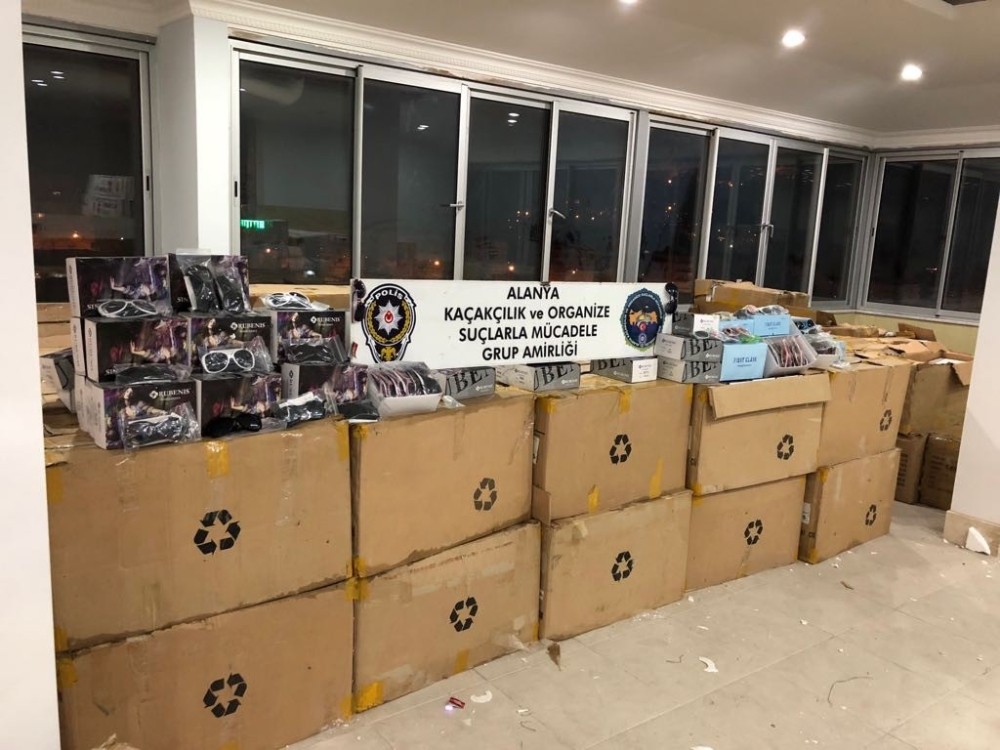 Alanya’da 67 bin adet gümrük kaçağı gözlük ele geçirildi