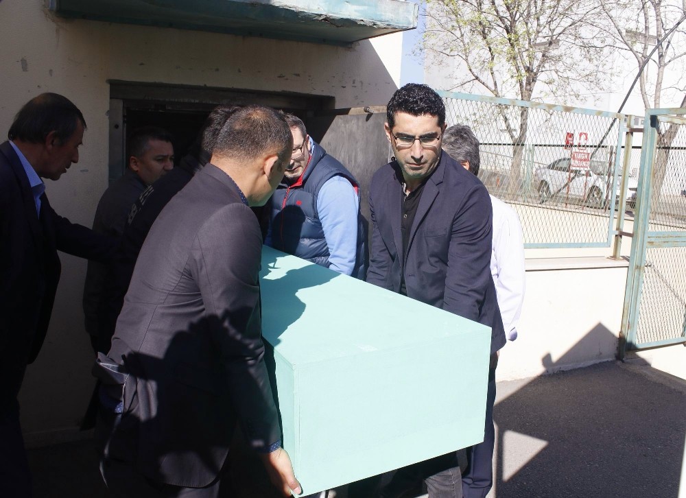 Önemli davalara bakan hakimin cenazesi adli tıptan alındı
