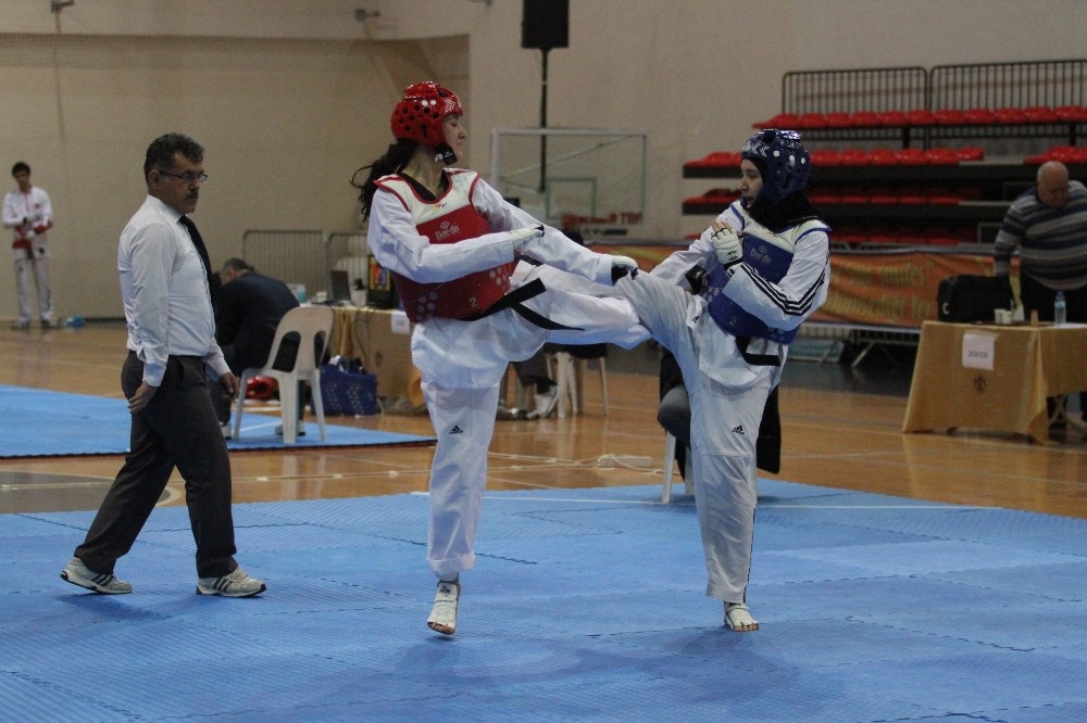 Taekwondo gençler grup müsabakaları tamamlandı