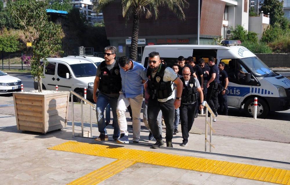 Alanya’da gözaltına alınan 8 torbacı adliyede