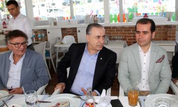 Galatasaraylılar, başkanlarıyla yemekte bir araya geldi