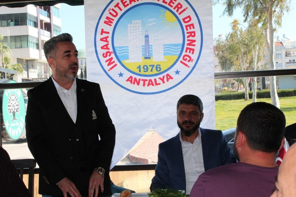 Karataş, Konyaaltı’nda İnşaat Müteahhitleri ile buluştu