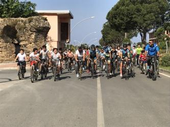 200 öğrenci bisikletle okula geldi