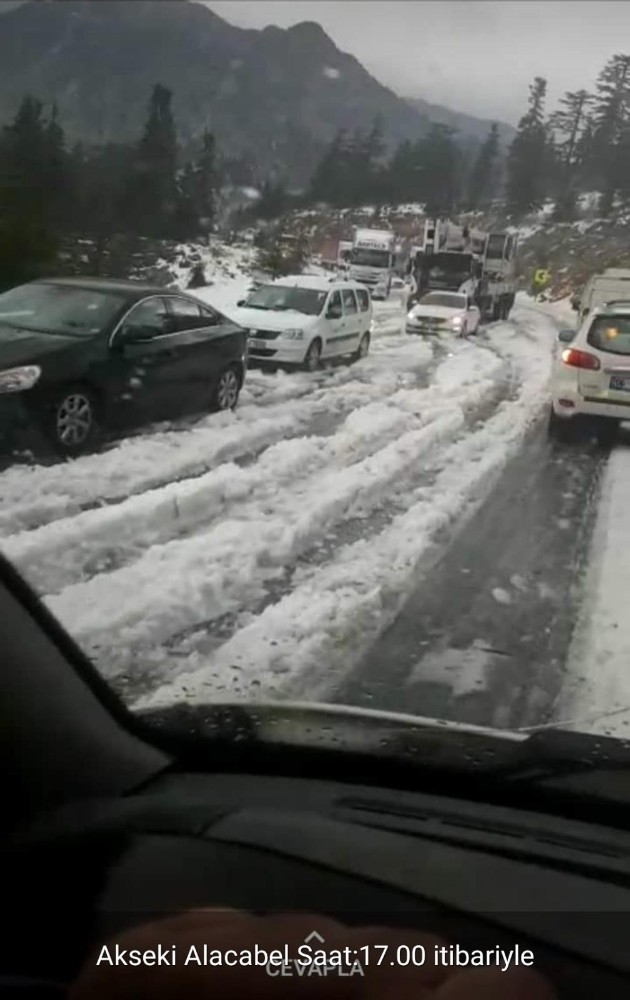 Antalya-Konya karayolunda Mayıs ayında ulaşıma kar engeli