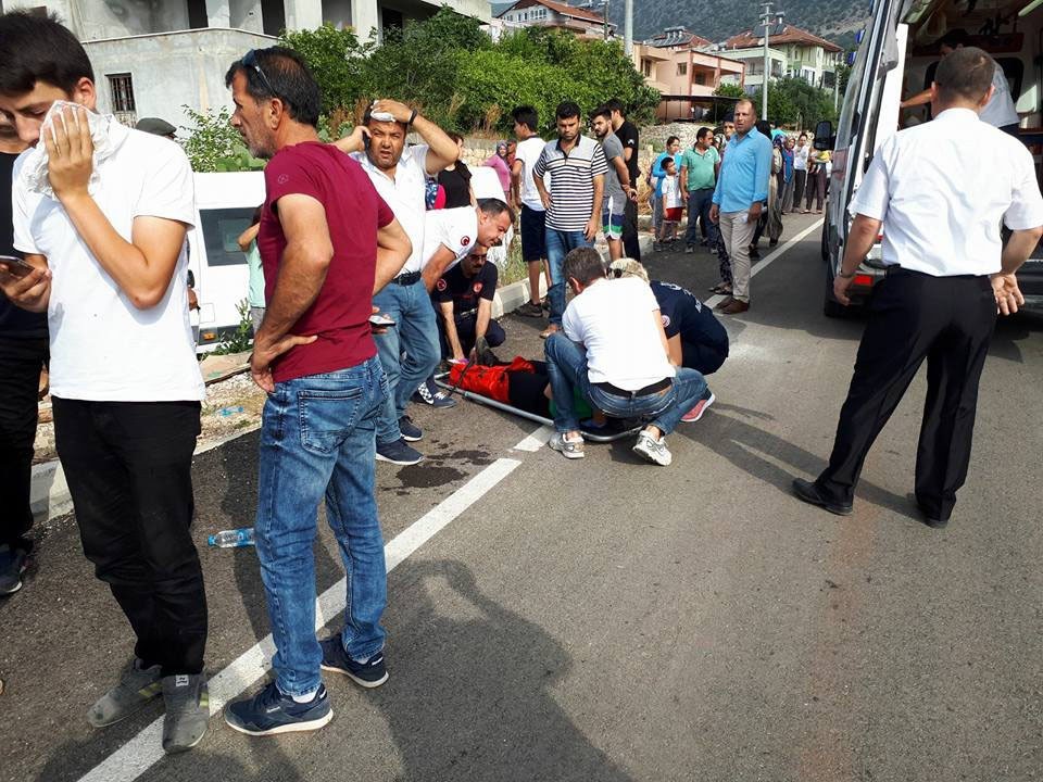 Demre’de öğrenci servisi kaza yaptı: 5 öğrenci yaralı