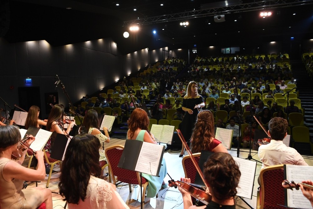 Konyaaltı Belediyesi Keman Orkestrası büyüledi