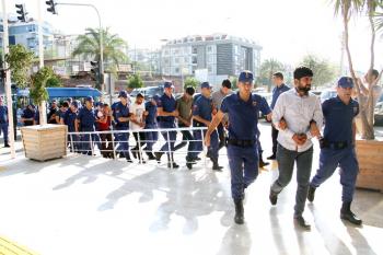 Alanya’da gözaltına alınan 17 torbacı adliyede
