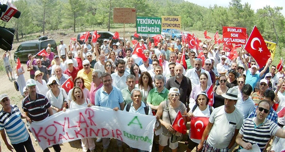 Antalya’da çevrecilerden Kleopatra Koyu eylemi