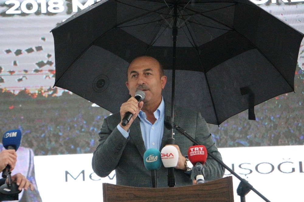 Bakan Çavuşoğlu memleketi Alanya’da mezuniyet törenine katıldı