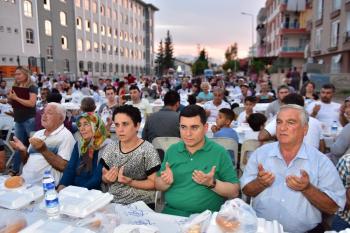 Kepez Belediyesi’nin mahalle iftarları