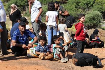 Antalya’ya tekneyle gelen kaçak mülteciler muz bahçesinde yakalandı