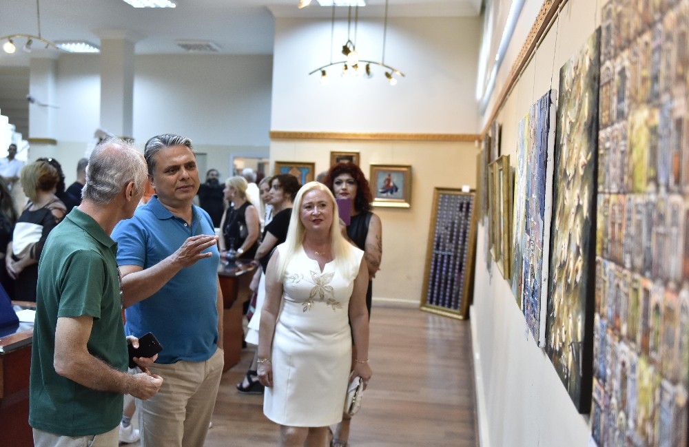 Başkan Uysal resim sergisini açtı