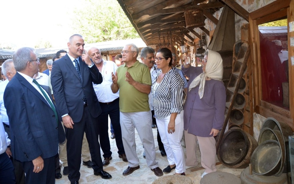 Kültür ve Turizm Bakanı Ersoy baba ocağında