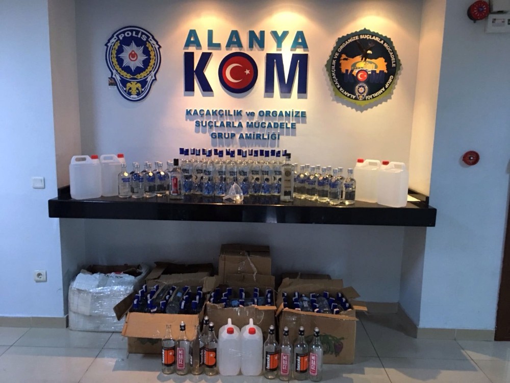Alanya’da 359 litre kaçak içki ele geçirildi