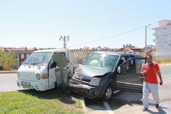 Manavgat’ta kontrolsüz kavşakta kaza: 1 yaralı