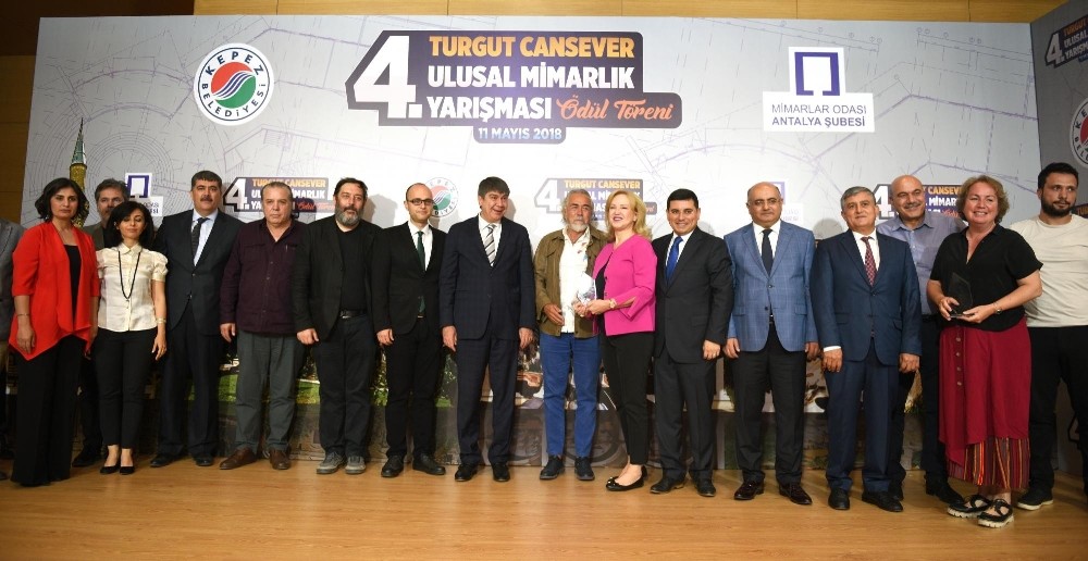 Turgut Cansever uluslararası oluyor
