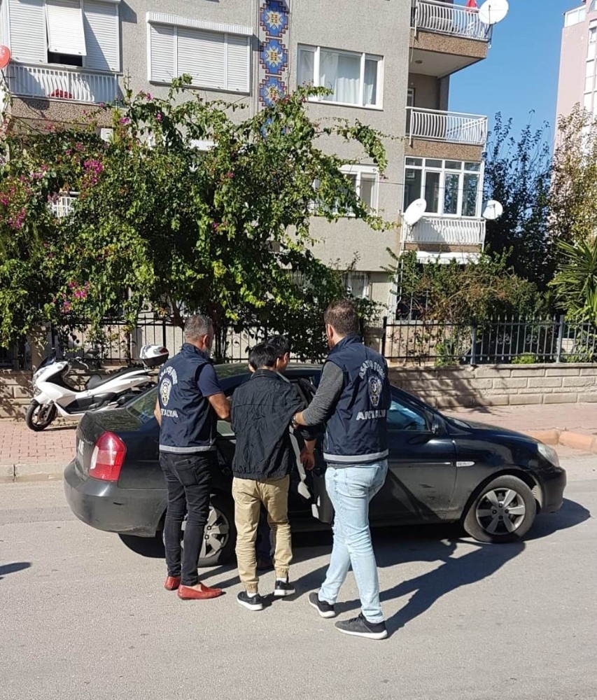 Antalya’da 27 bin TL’lik giyim eşyası çalan 4 Moğol hırsız yakalandı