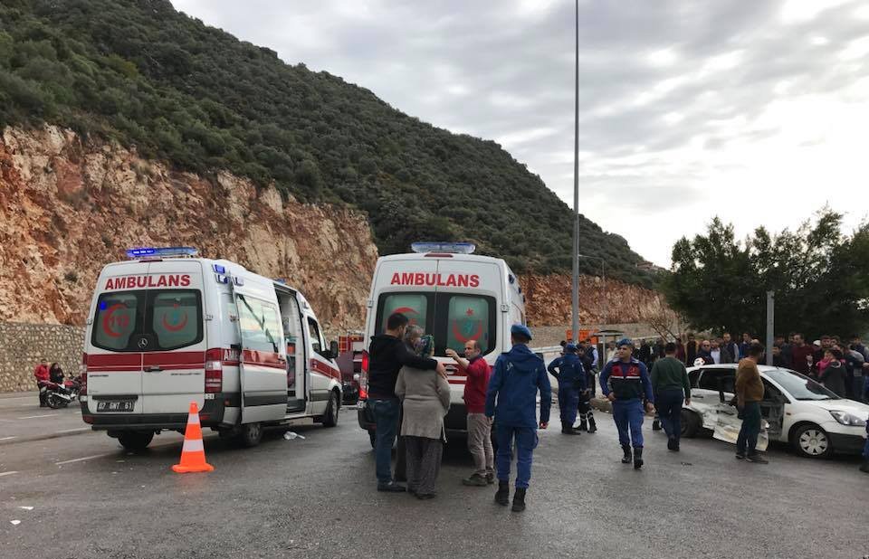 Antalya’da trafik kazası: 6 yaralı
