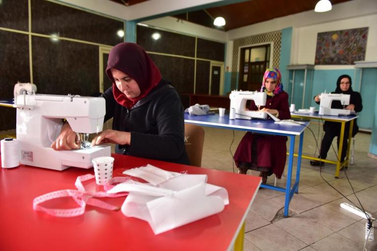 Kepez Belediyesi maske üretiminde tek yürek oldu