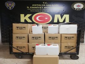 Antalya Kepez İlçesinde Sahte Alkol Yapım Malzemesi Depolayan 8 kişi Yakalandı