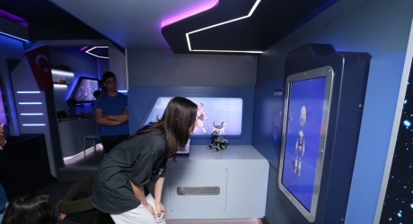 Kepez’in Mobil Bilim Tırı okullarda