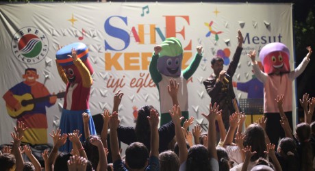 Sahne Kepez ile sanat sokakta, eğlence mahallelerde