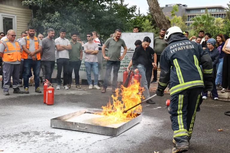 Büyükşehir çalışanlarına yangın eğitimi ve tatbikat