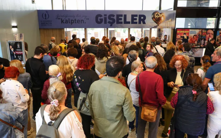 Altın Portakal Film Festivali biletleri yoğun ilgi gördü