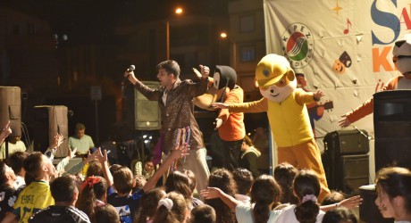 Karşıyaka ve Esentepe’de Sahne Kepez coşkusu