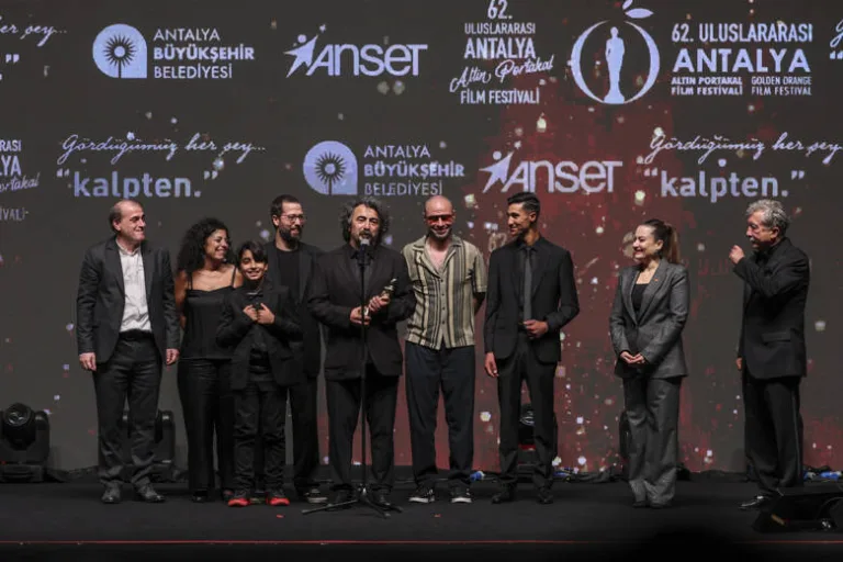 Altın Portakal’ın galibi ‘Tavşan İmparatorluğu’