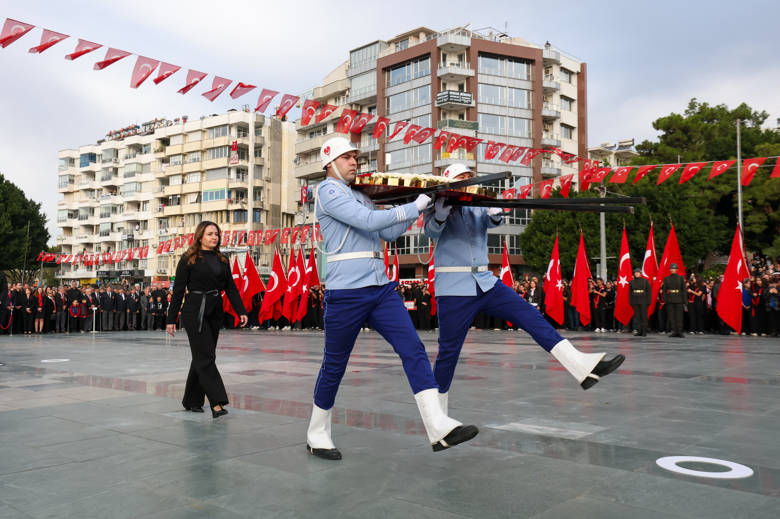 Antalya Büyükşehir Belediyesi Ata’sını saygı ve özlemle andı