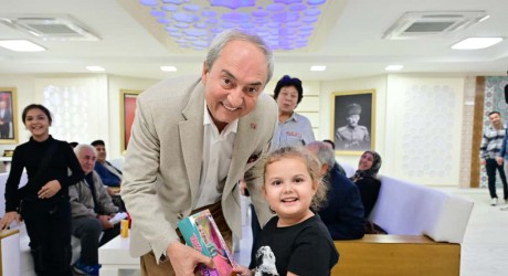 Başkan Kocagöz’ü duygulandıran minik ziyaretçi