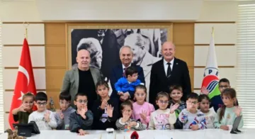 Kepez Belediyesi’nden okullarda göz sağlığı taraması; 100 çocuğa ücretsiz gözlük