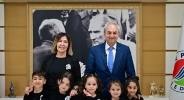 Minik öğrenciler sordu, Başkan Kocagöz Atatürk’ü anlattı
