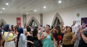 Kepez’de Kadınlar Matinesi ile eğlence dolu buluşma