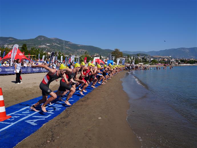 35. Uluslararası Alanya Triatlonu Coşkuyla Başladı