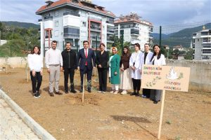 Alanya’da minik öğrenciler zeytin fidanı dikti
