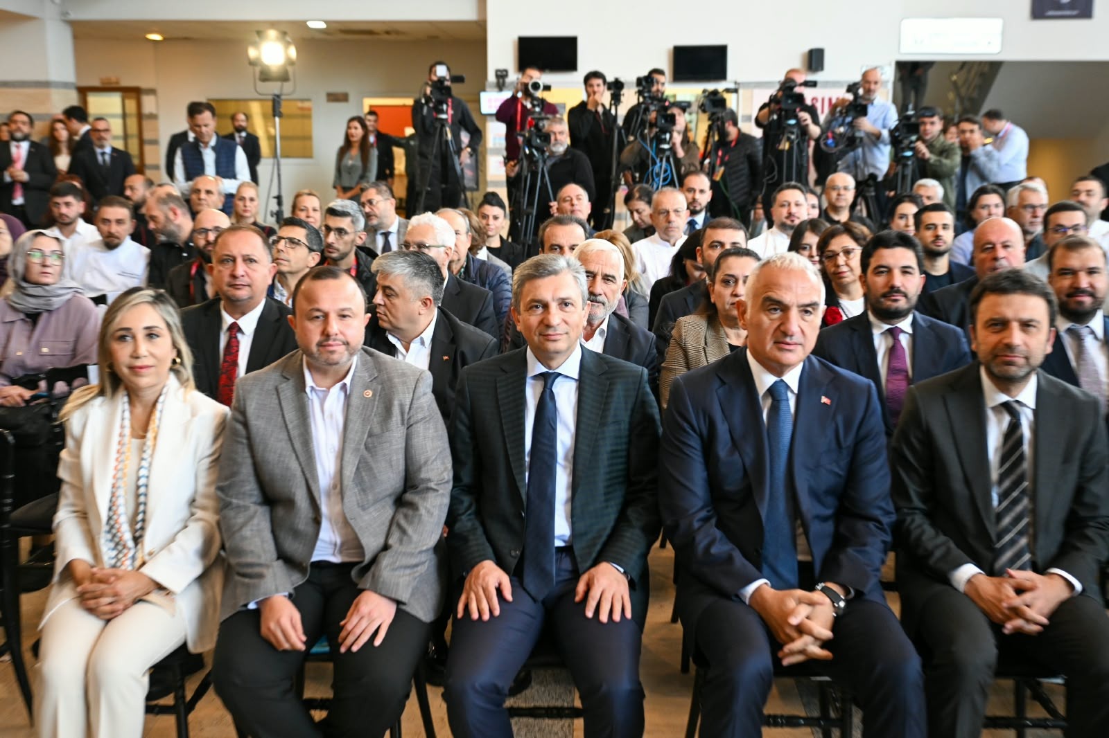 Antalya Kültür Yolu Festivali coşkulu bir törenle başladı