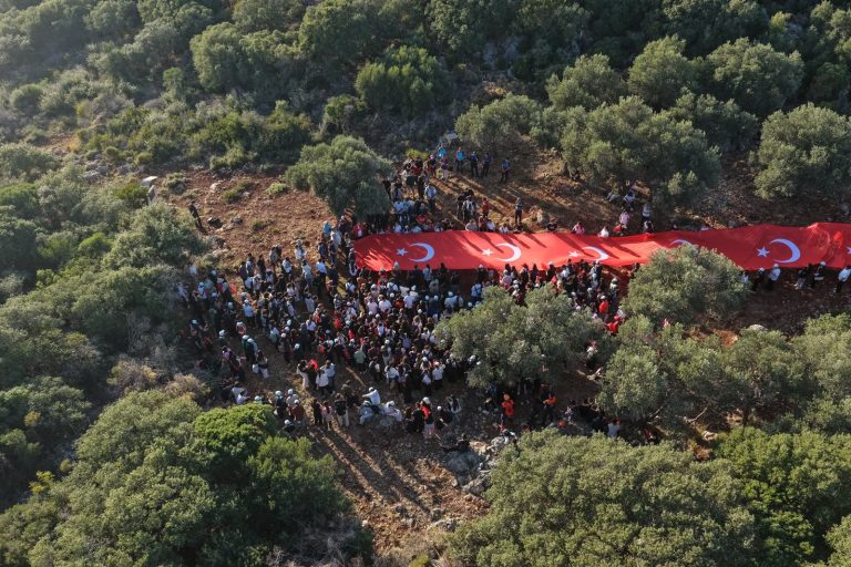 Kaş’ta Cumhuriyet’in kahramanları yürüyüşle anıldı